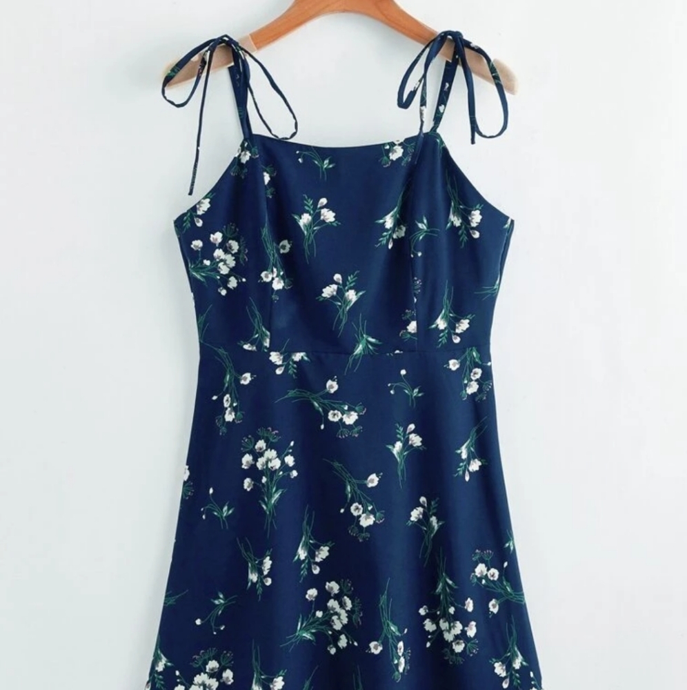 🌸 NWOT Romwe Tie Shoulder Floral Print Dress